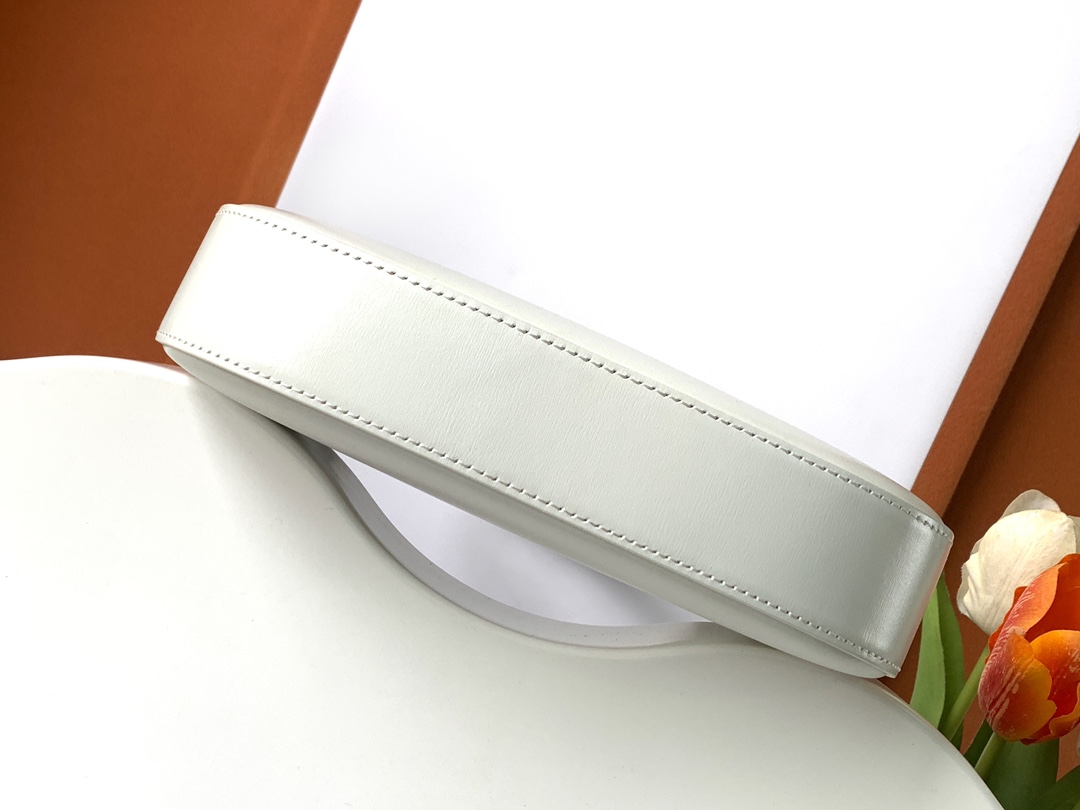 Ce**e medium tilly bag in shiny calfskin
