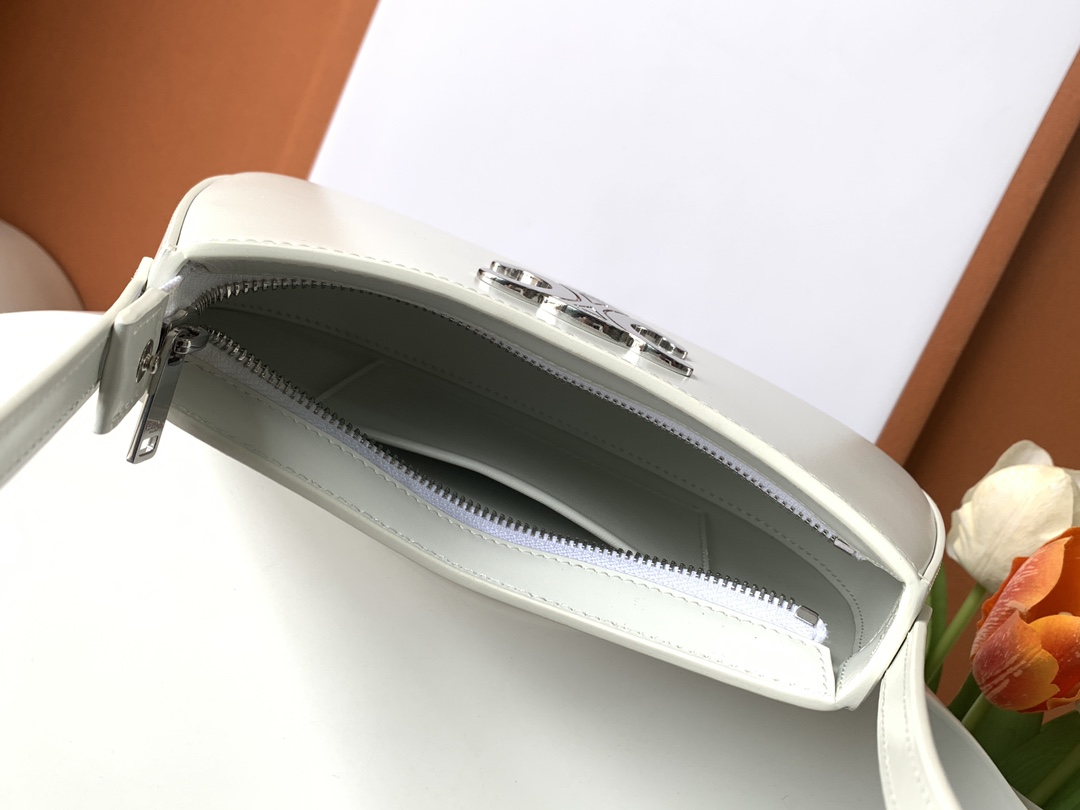 Ce**e medium tilly bag in shiny calfskin