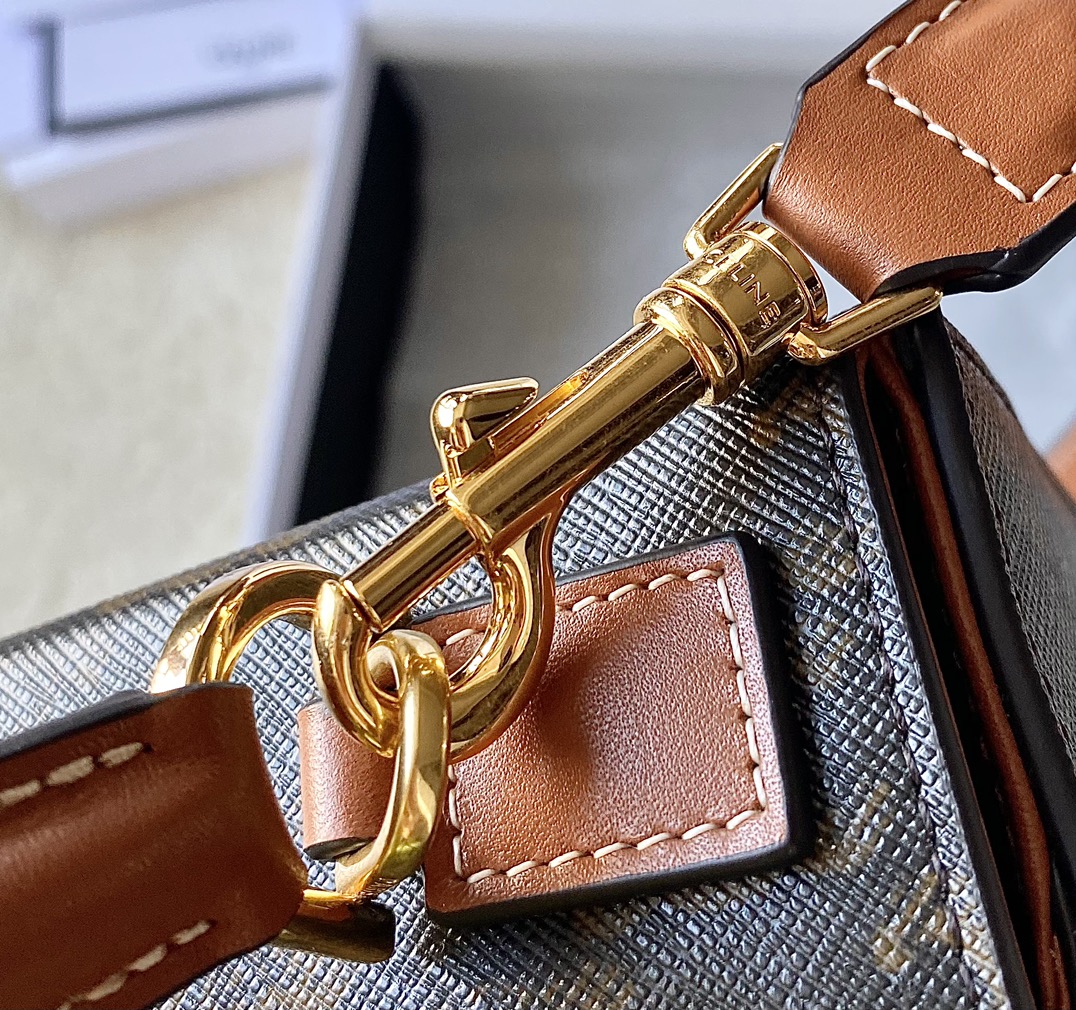 Ce**e box triomphe bag