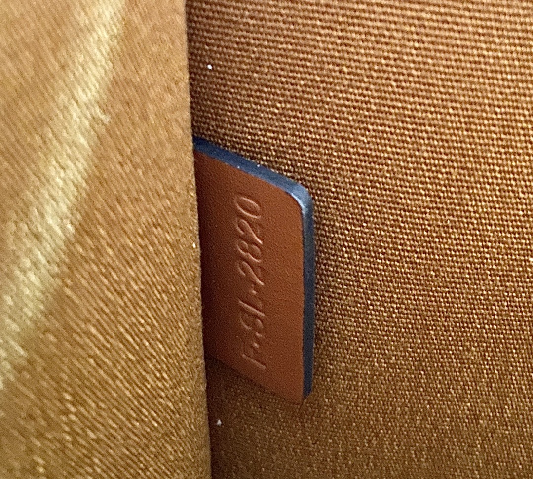Ce**e triomphe mini tote