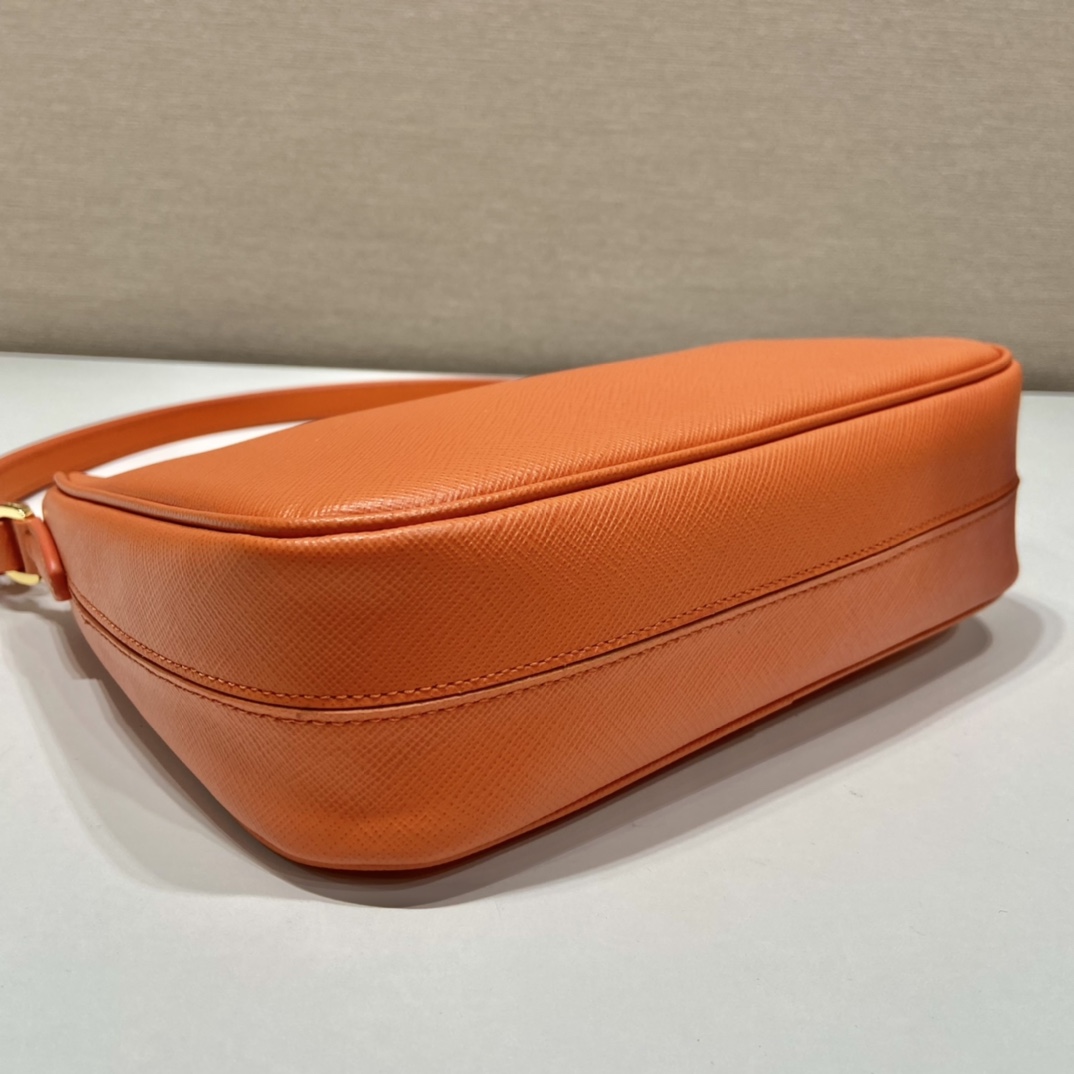 Pra*a hobo bag
