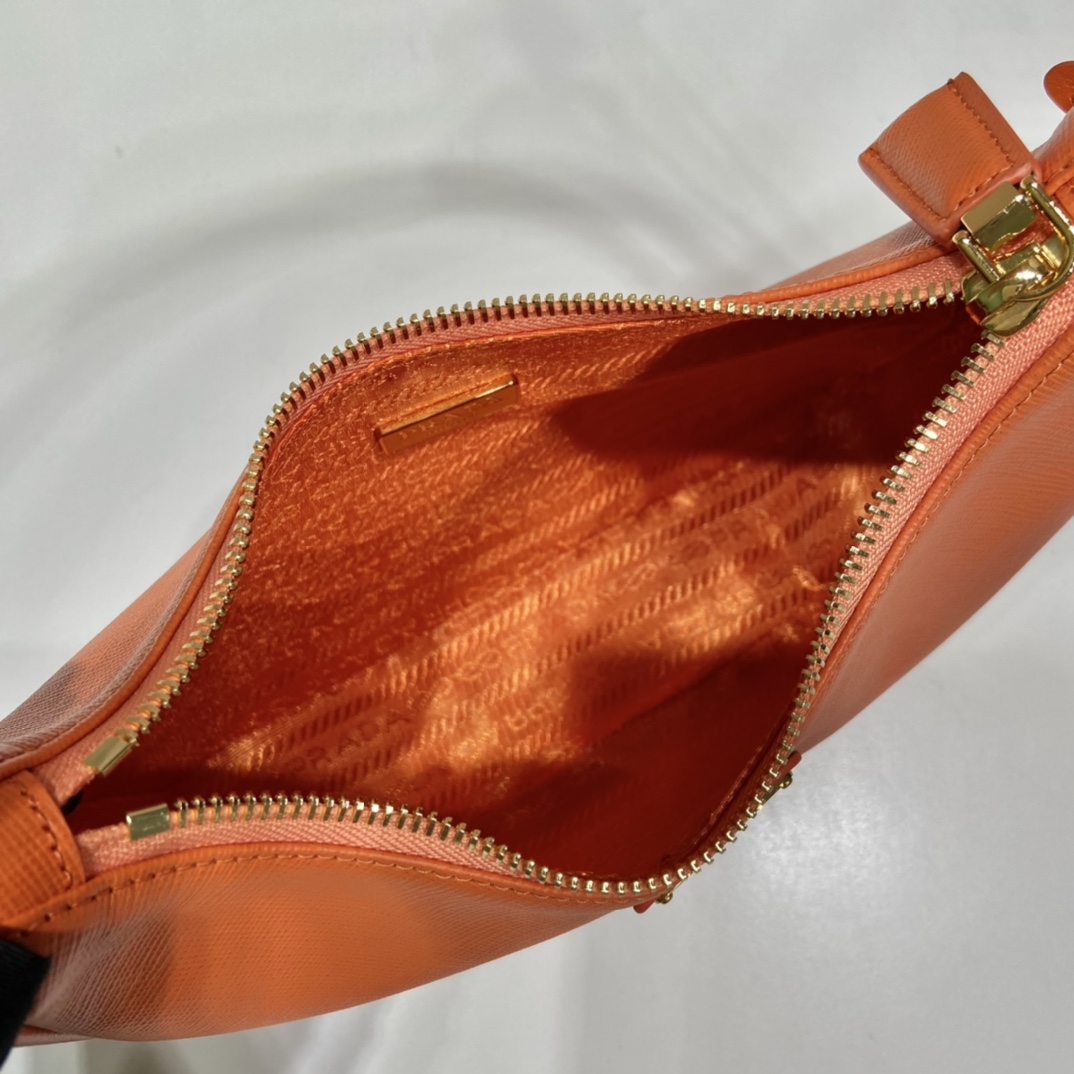 Pra*a hobo bag