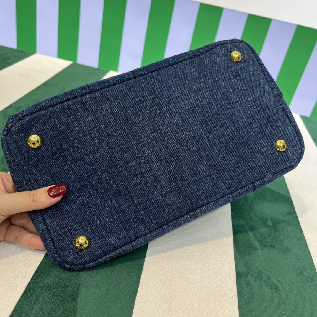 Pra*a canapa tote bag
