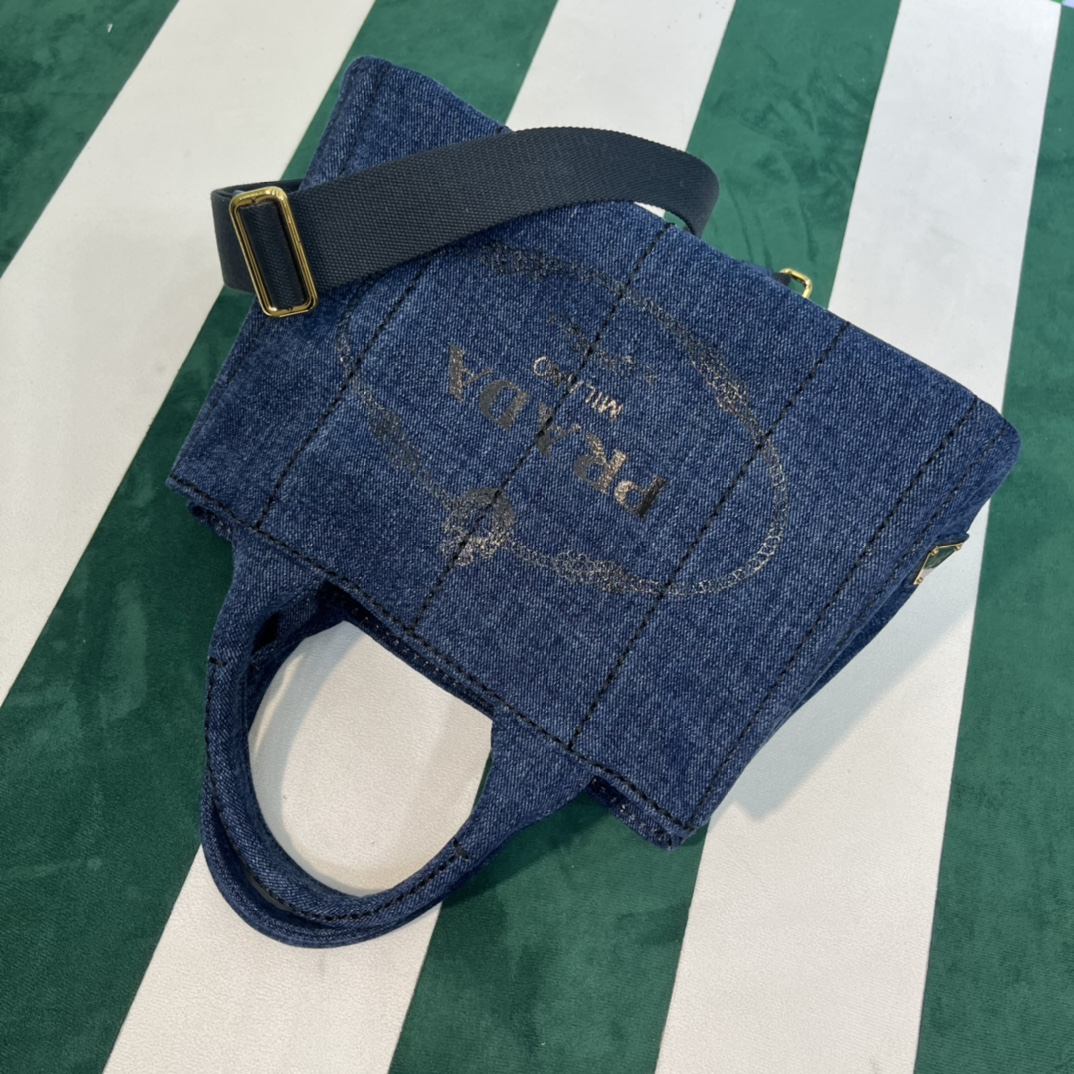 Pra*a canapa tote bag