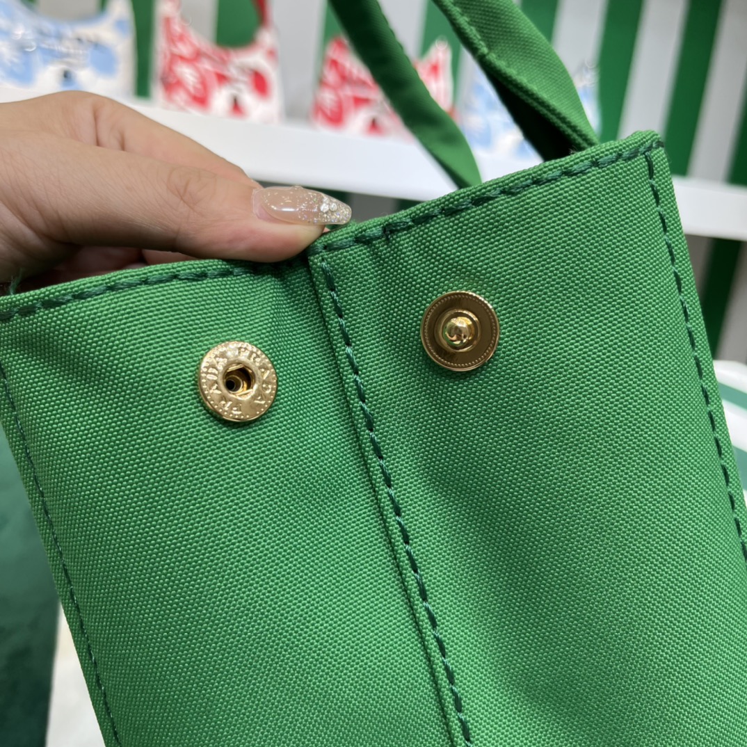 Pra*a canapa tote bag