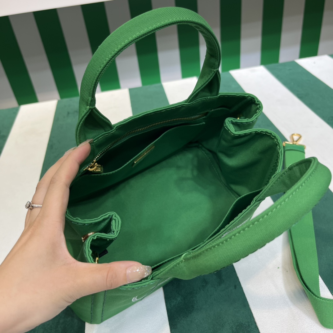 Pra*a canapa tote bag