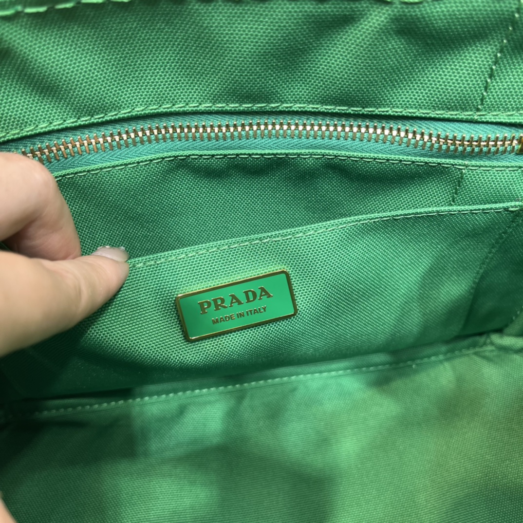 Pra*a canapa tote bag