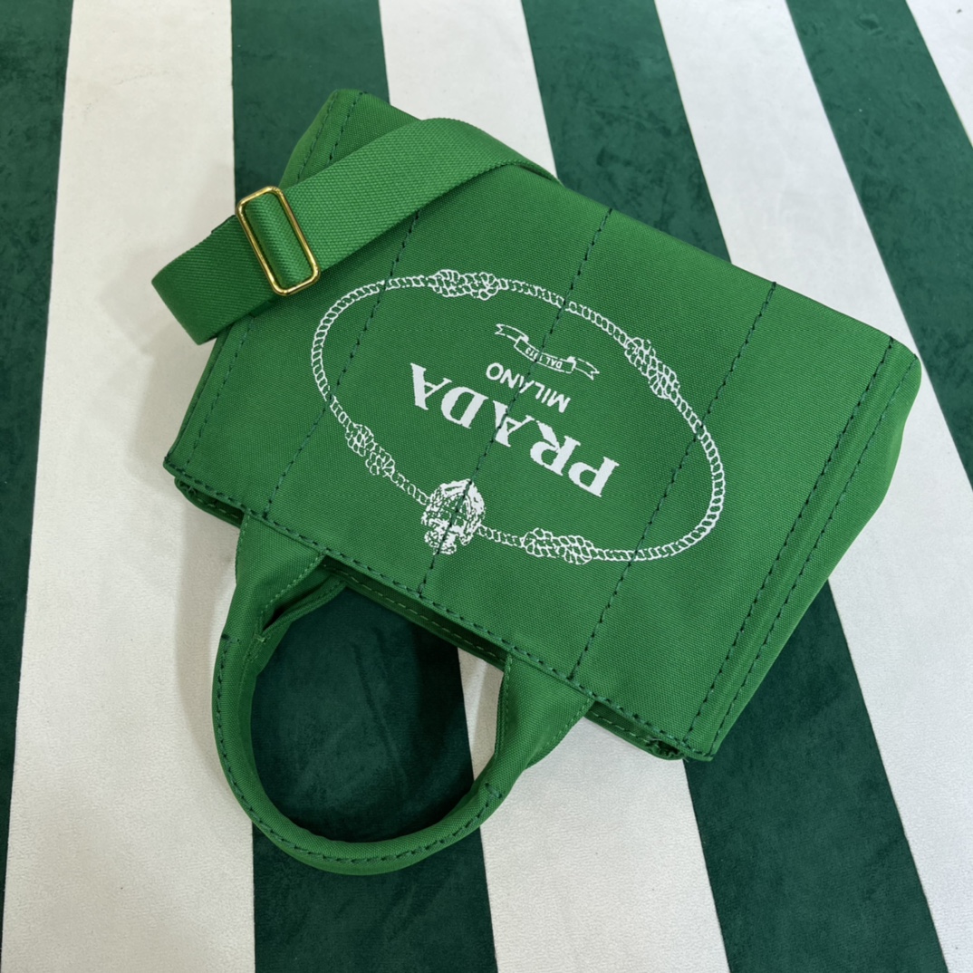 Pra*a canapa tote bag