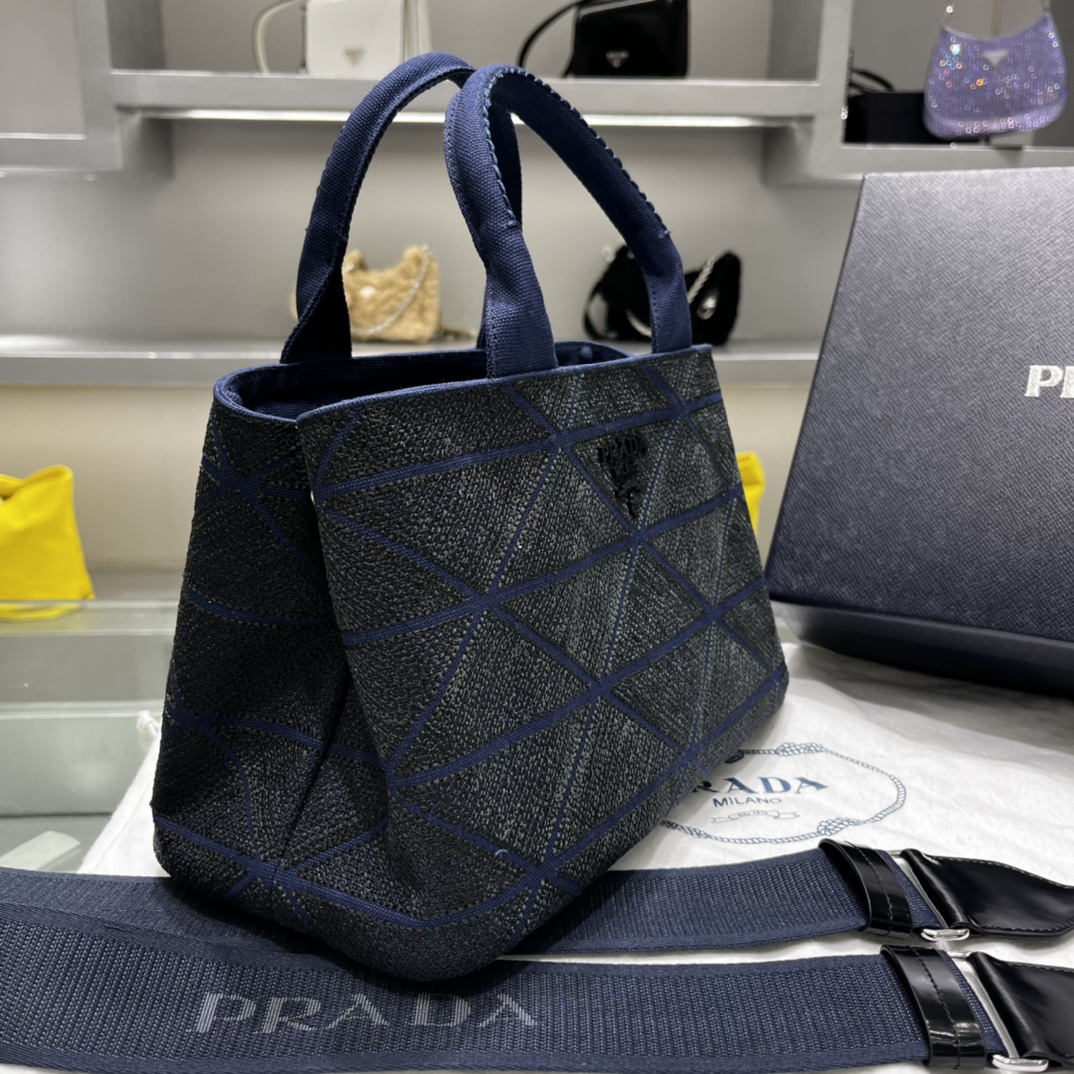 Pra*a canapa tote bag
