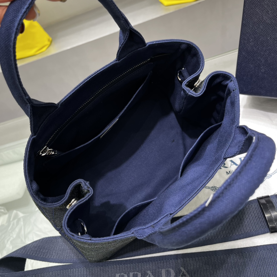 Pra*a canapa tote bag