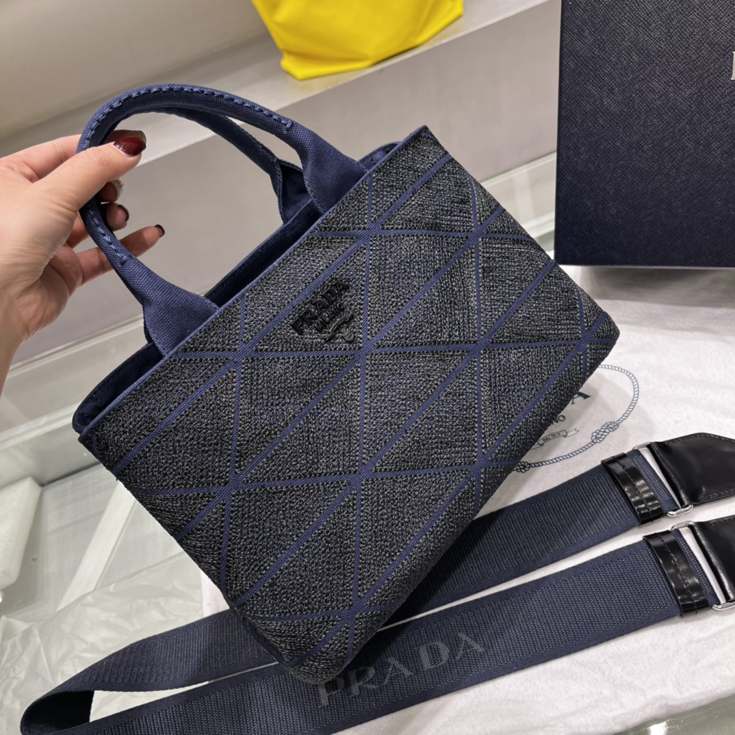 Pra*a canapa tote bag