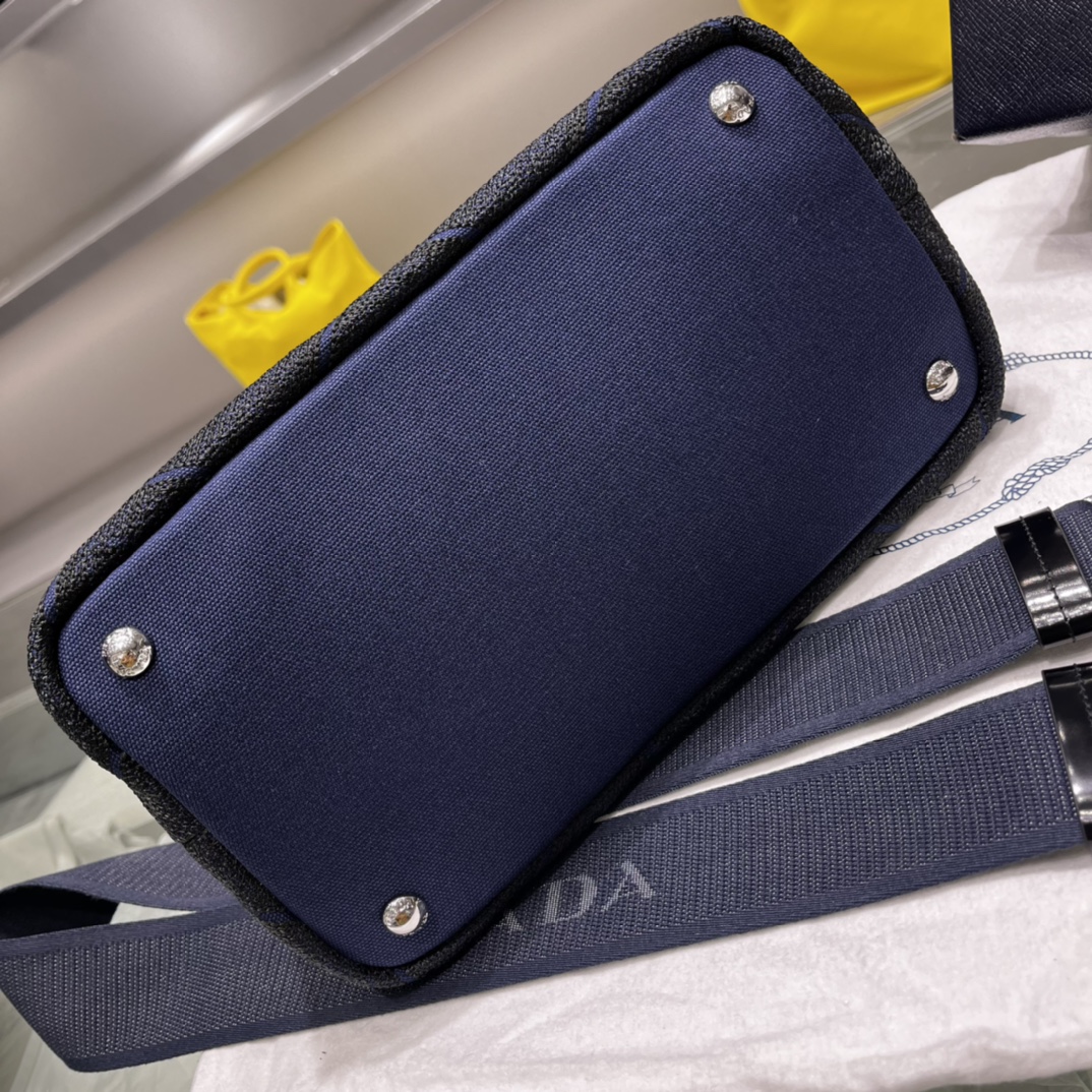 Pra*a canapa tote bag
