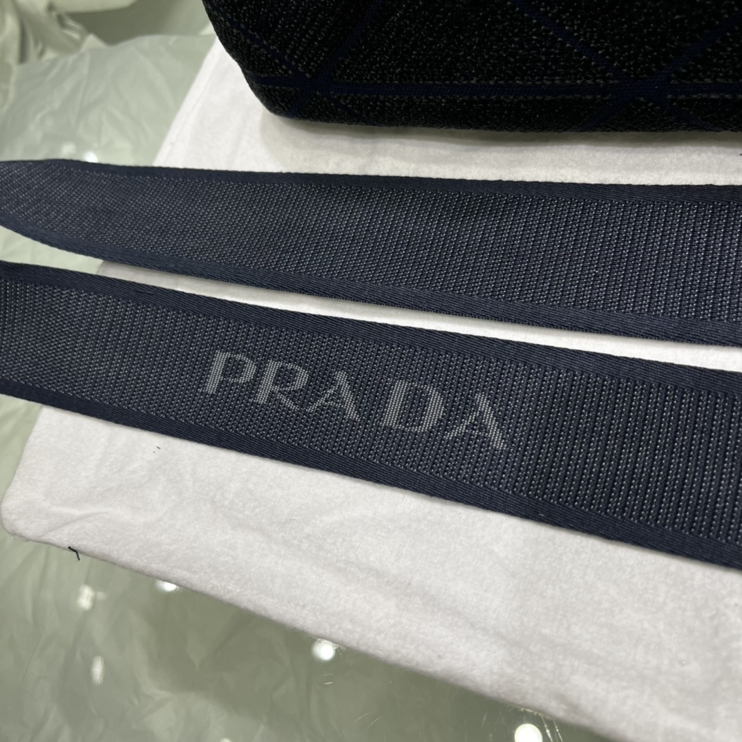 Pra*a canapa tote bag