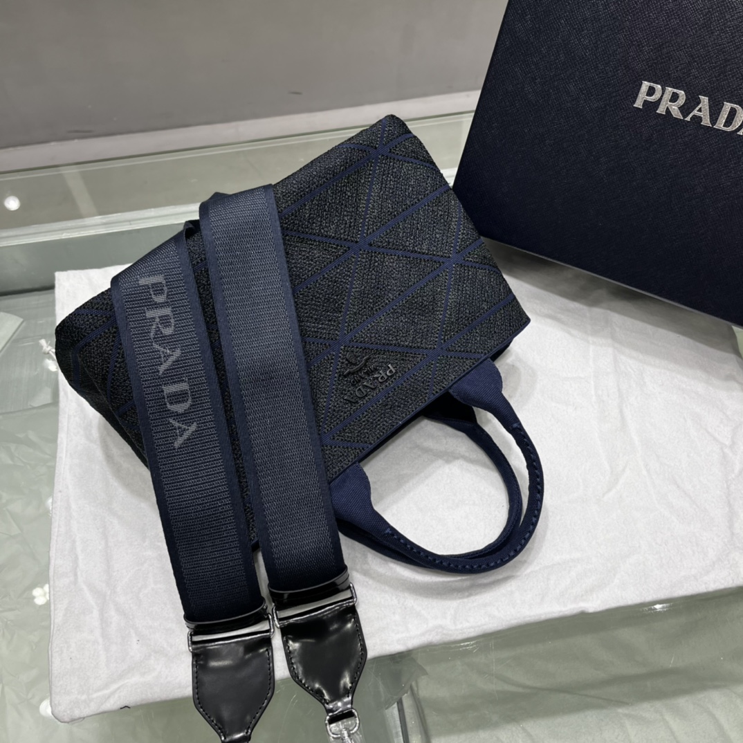 Pra*a canapa tote bag