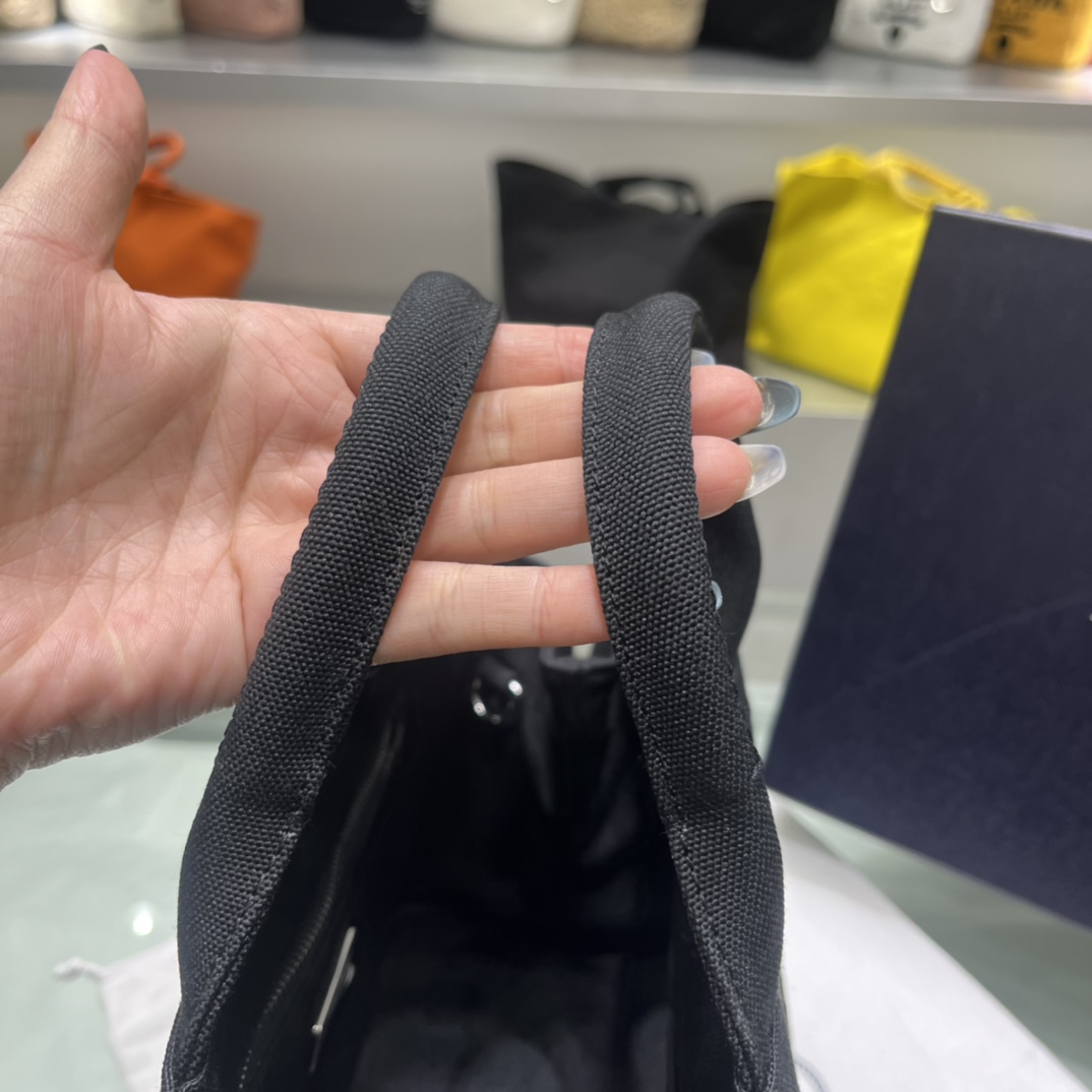 Pra*a canapa tote bag