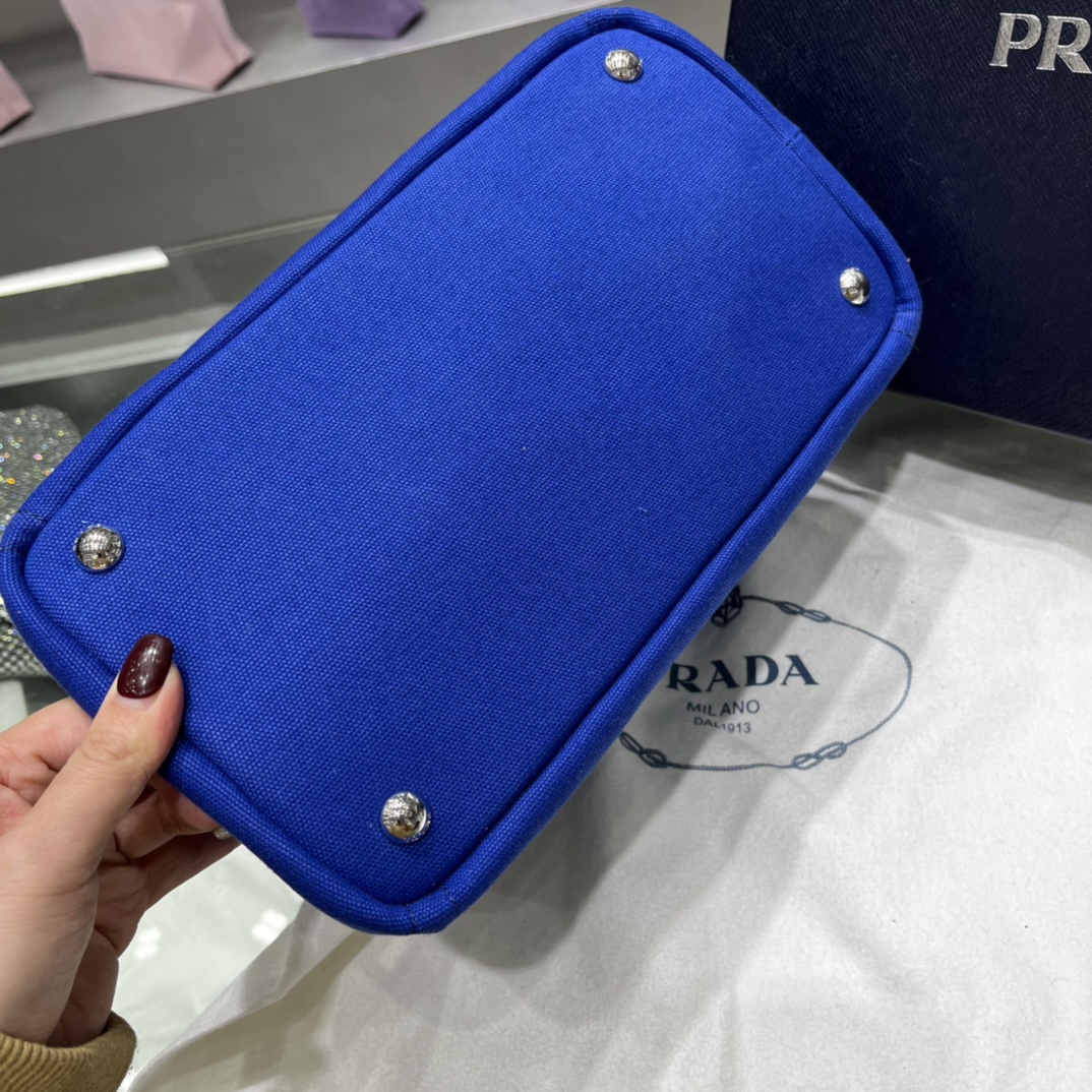 Pra*a canapa tote bag