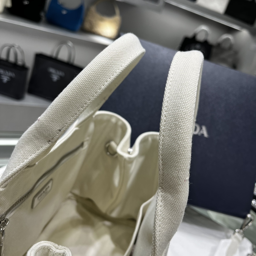 Pra*a canapa tote bag