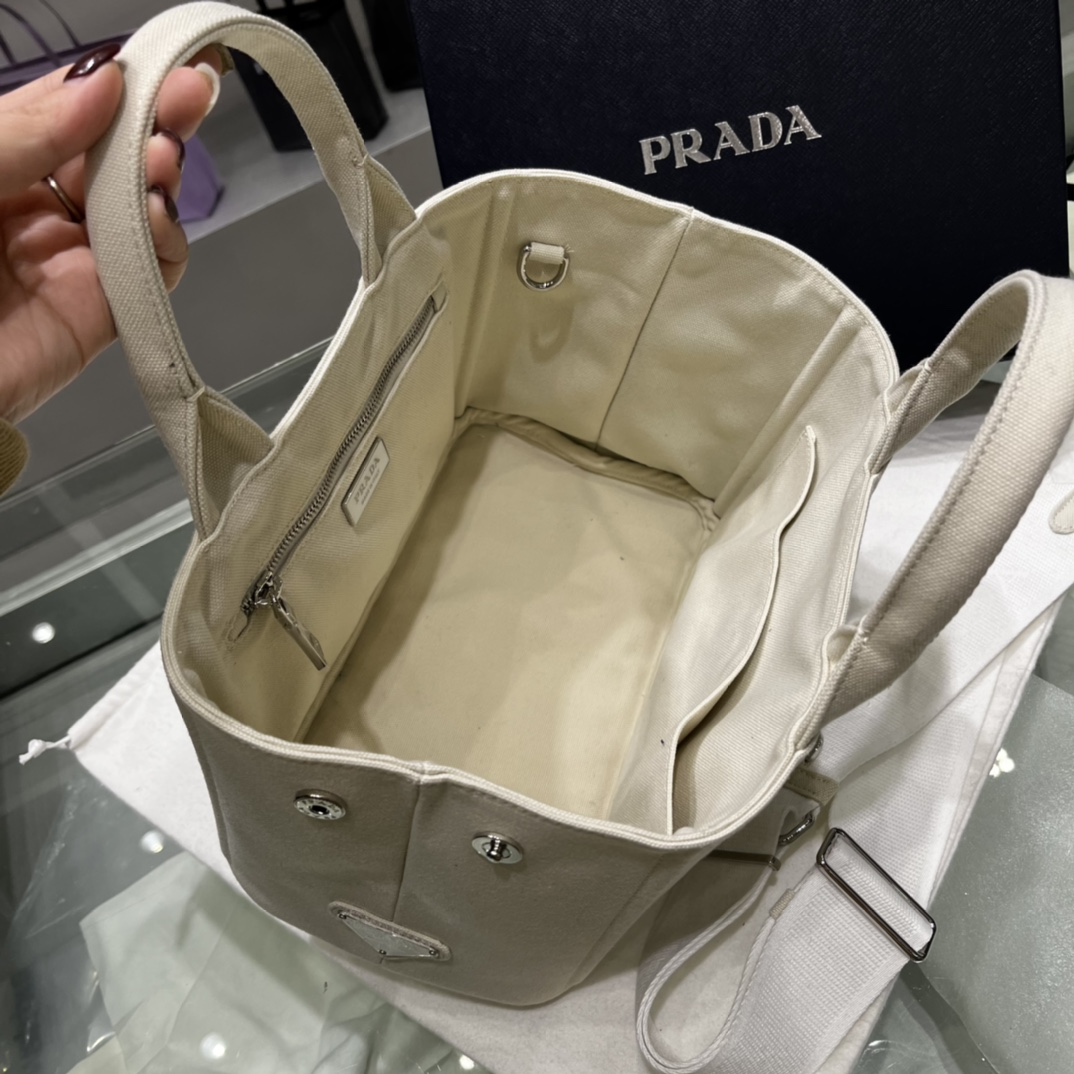 Pra*a canapa tote bag