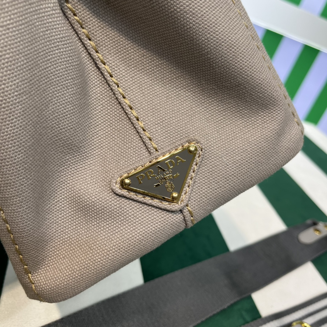 Pra*a canapa tote bag