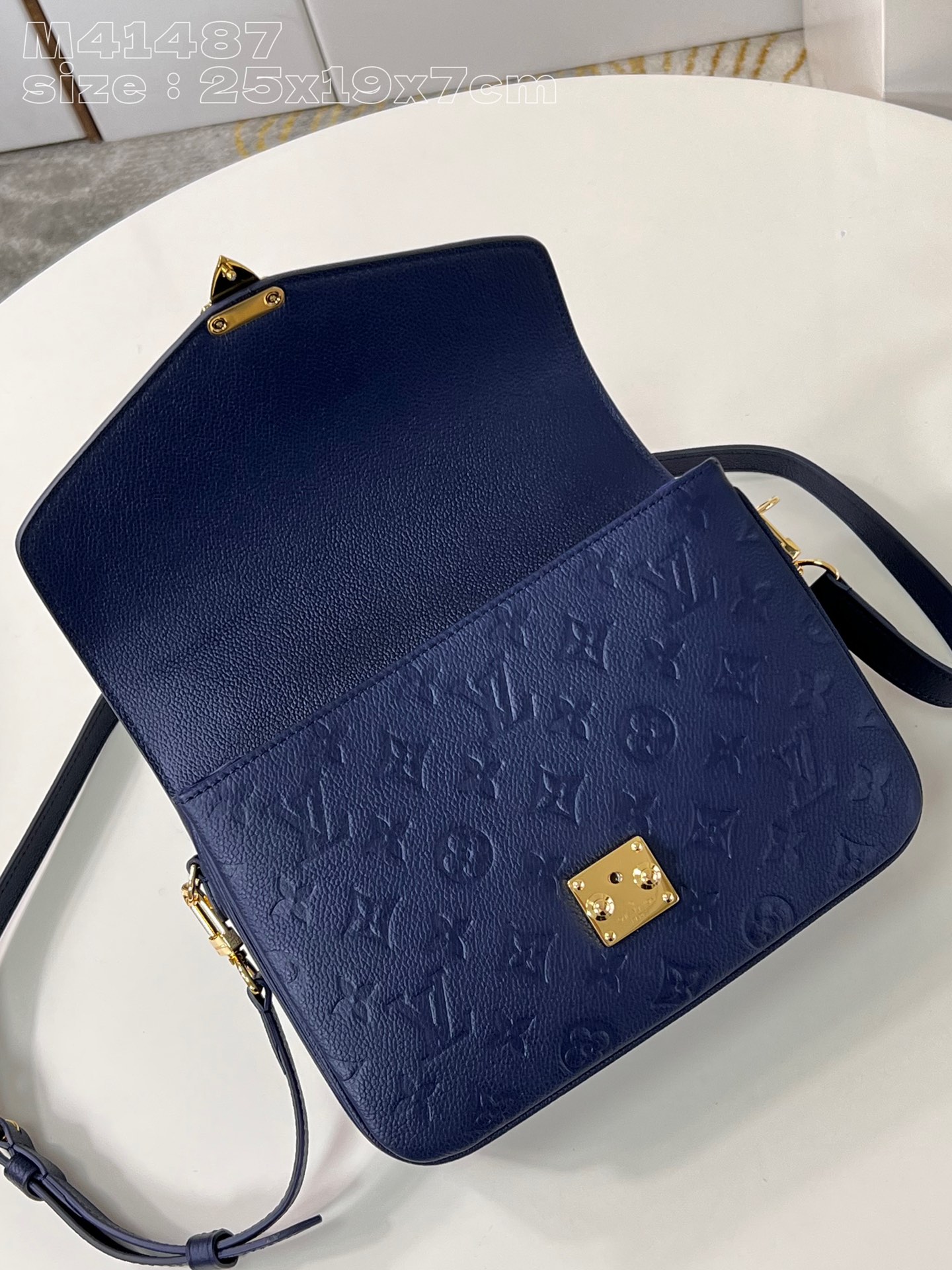 l**is V*t*n pochette metis