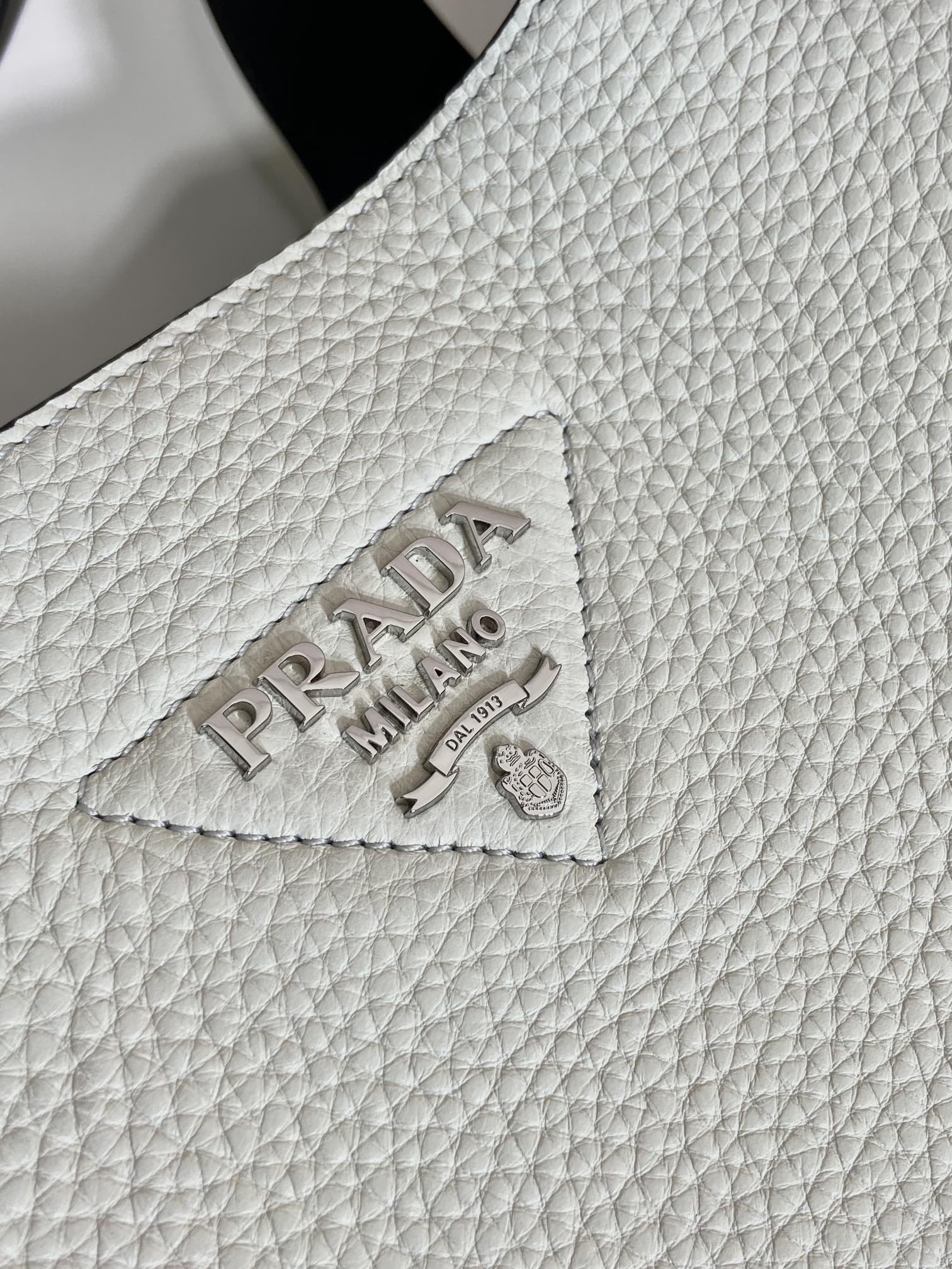 Pra*a large leather tote