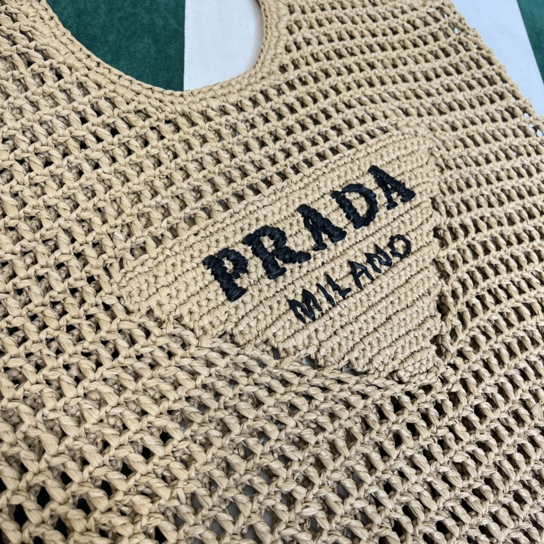 Pra*a crochet tote bag