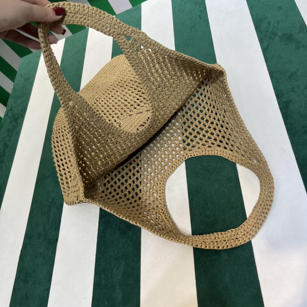 Pra*a crochet tote bag