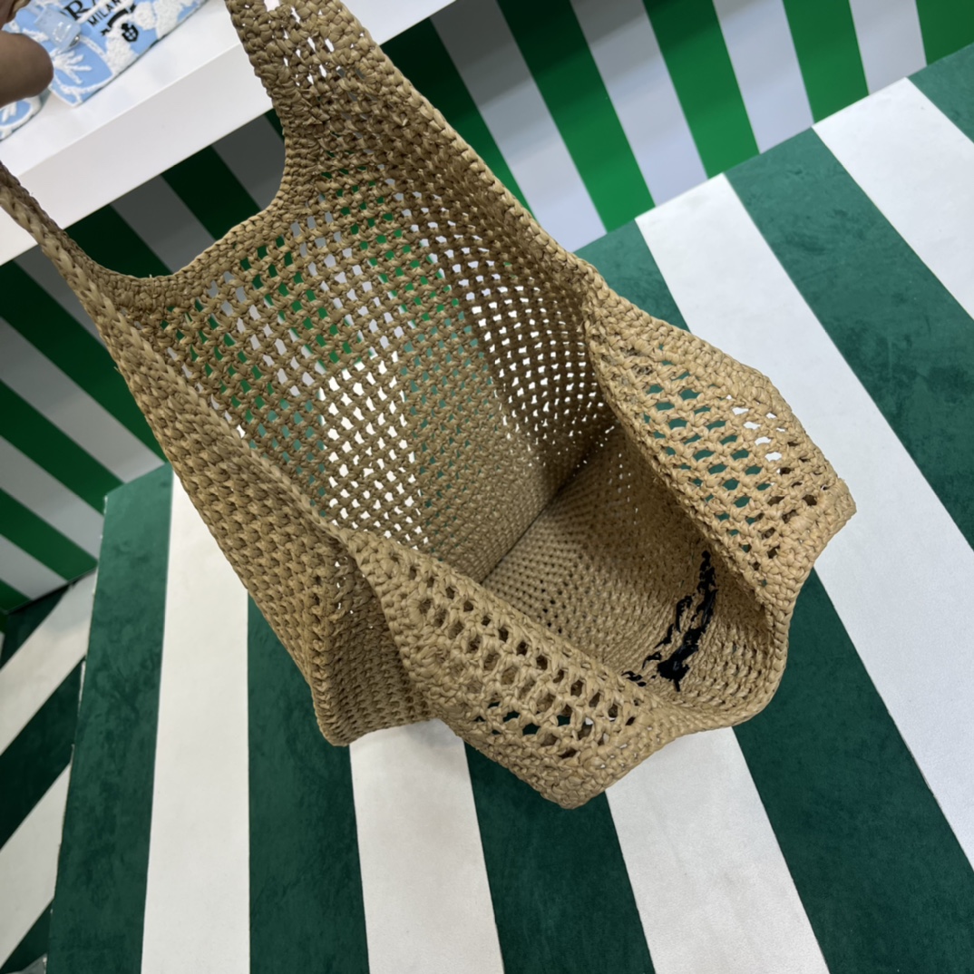 Pra*a crochet tote bag