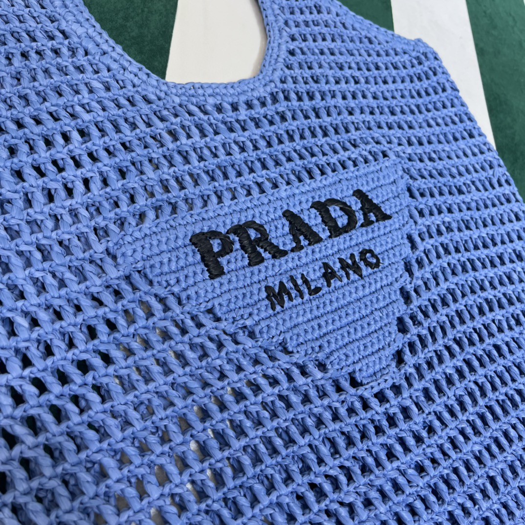 Pra*a crochet tote bag