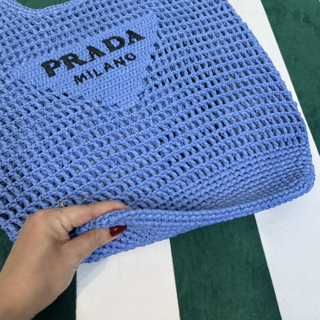 Pra*a crochet tote bag