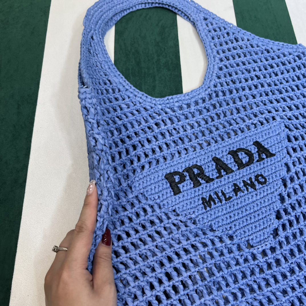 Pra*a crochet tote bag