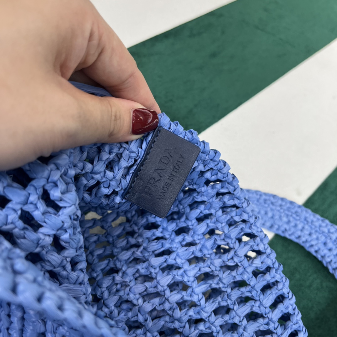 Pra*a crochet tote bag