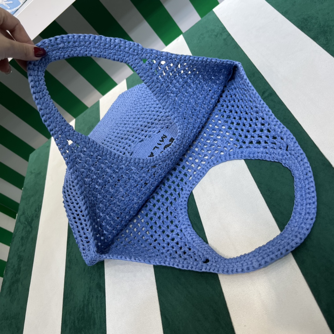 Pra*a crochet tote bag