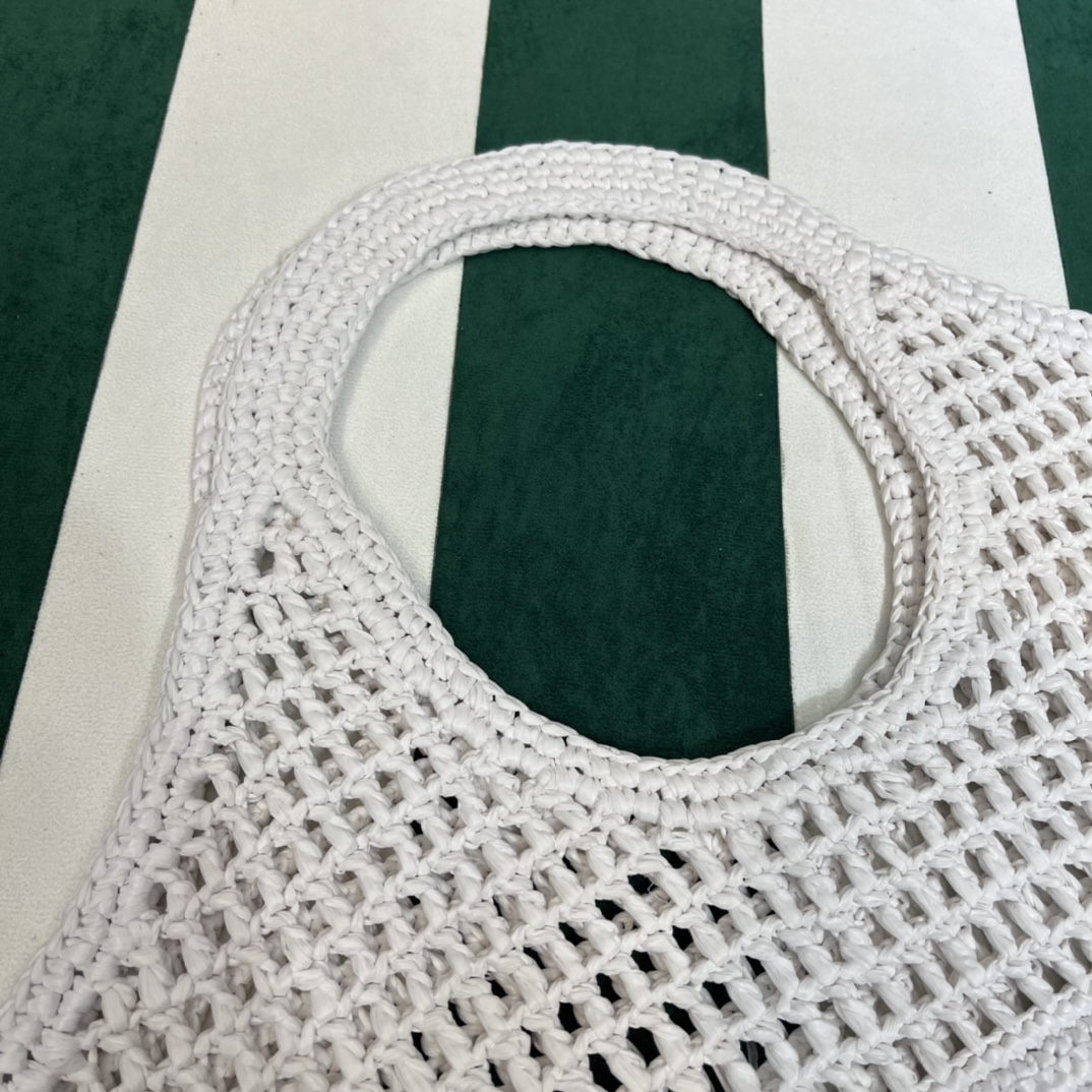 Pra*a crochet tote bag