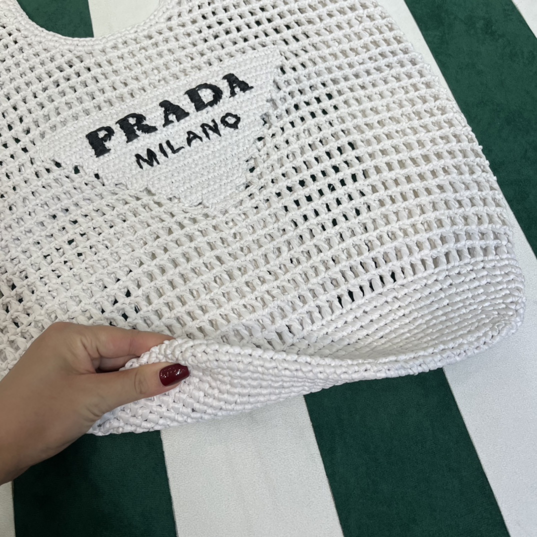 Pra*a crochet tote bag
