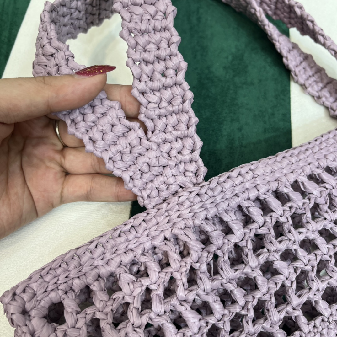 Pra*a crochet tote bag