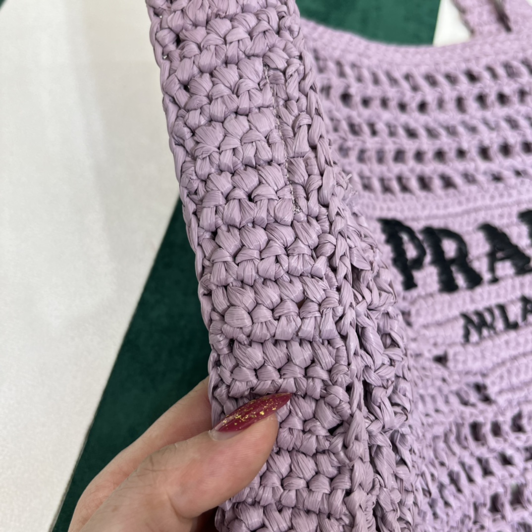 Pra*a crochet tote bag