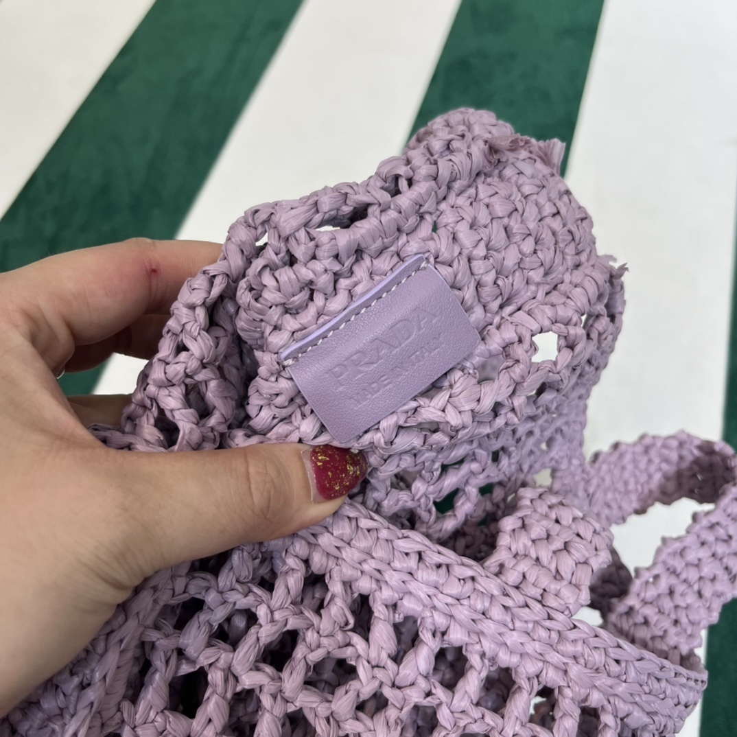 Pra*a crochet tote bag