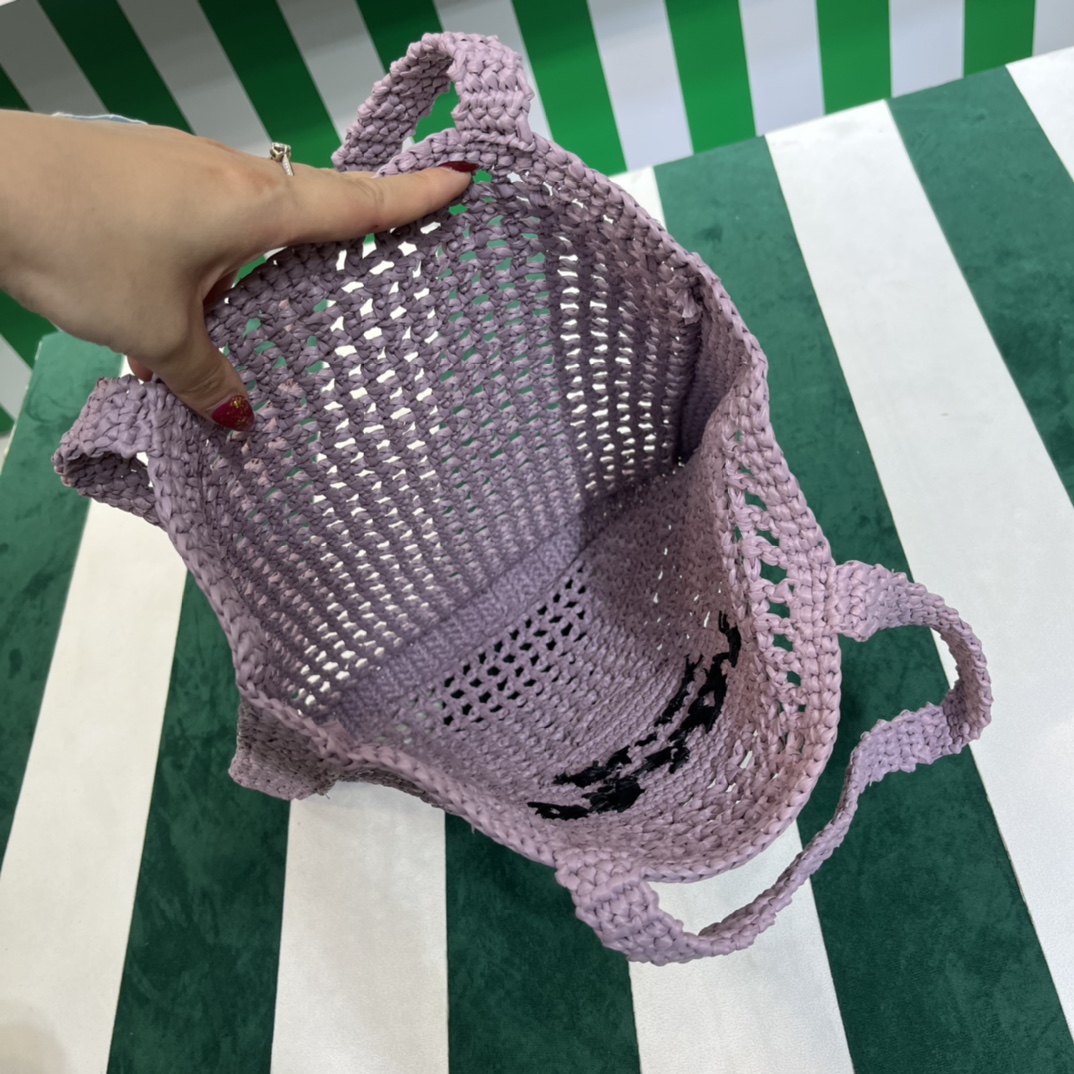 Pra*a crochet tote bag