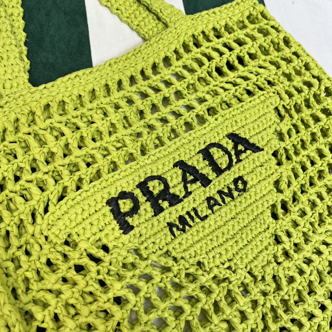 Pra*a crochet tote bag