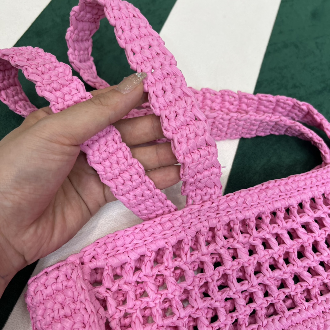 Pra*a crochet tote bag