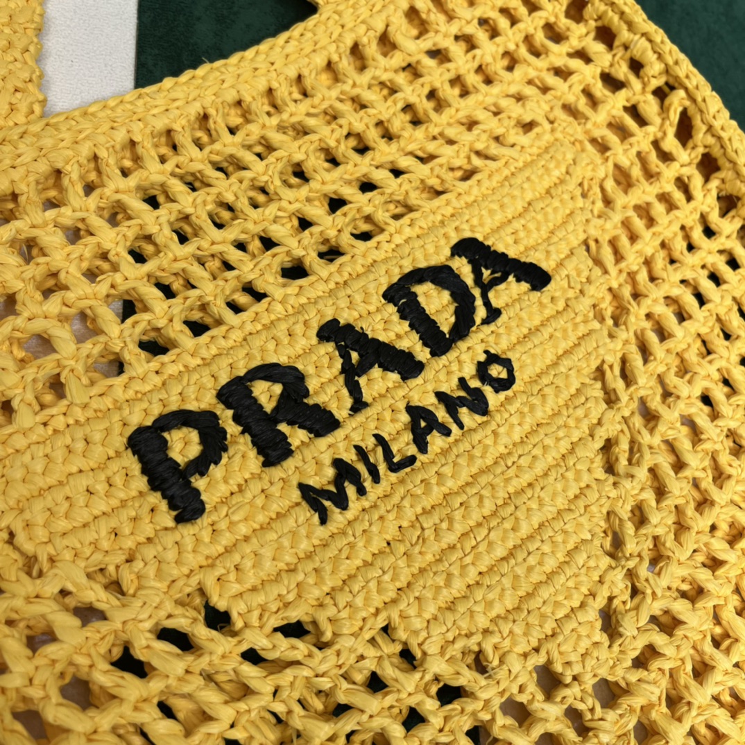 Pra*a crochet tote bag
