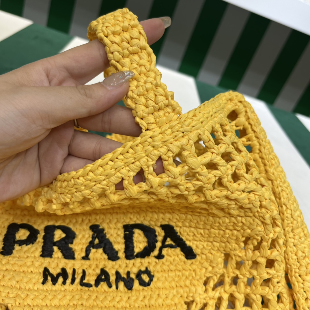 Pra*a crochet tote bag