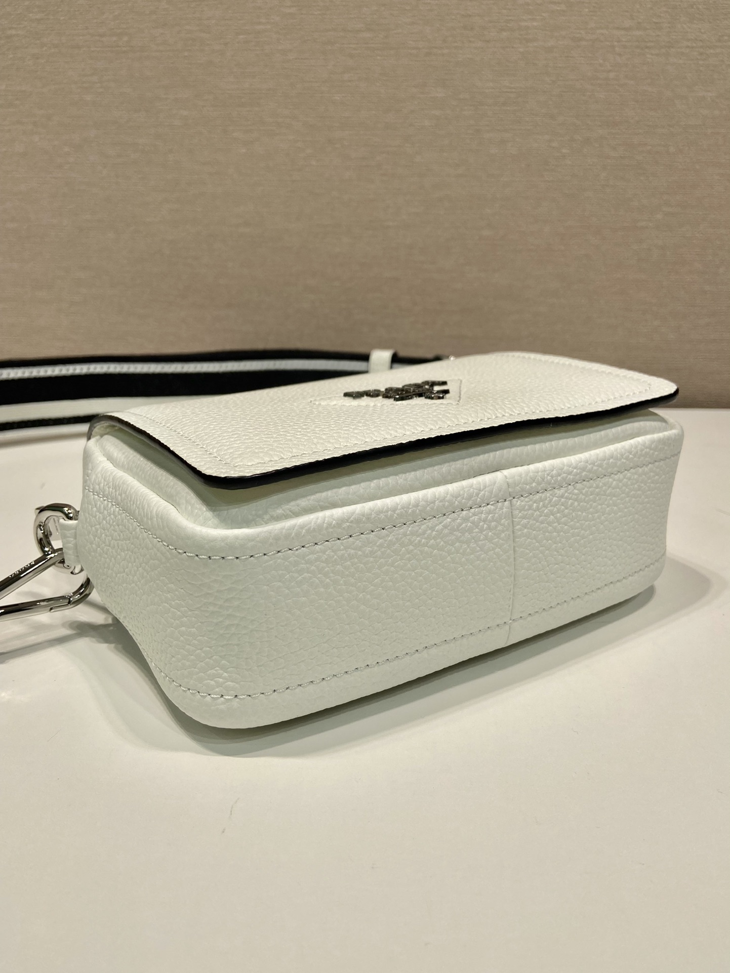 Pra*a leather shoulder bag