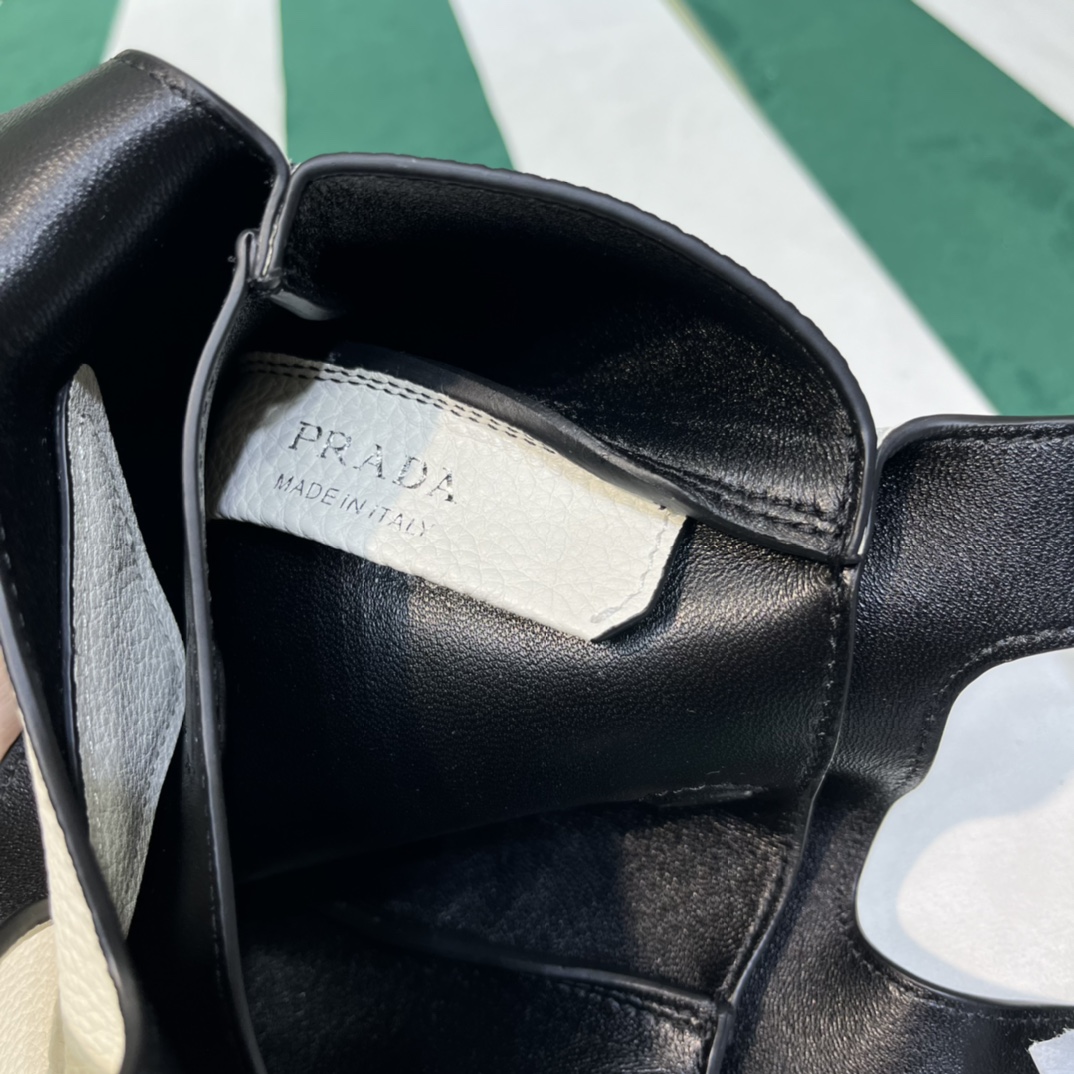Pra*a leather mini bag