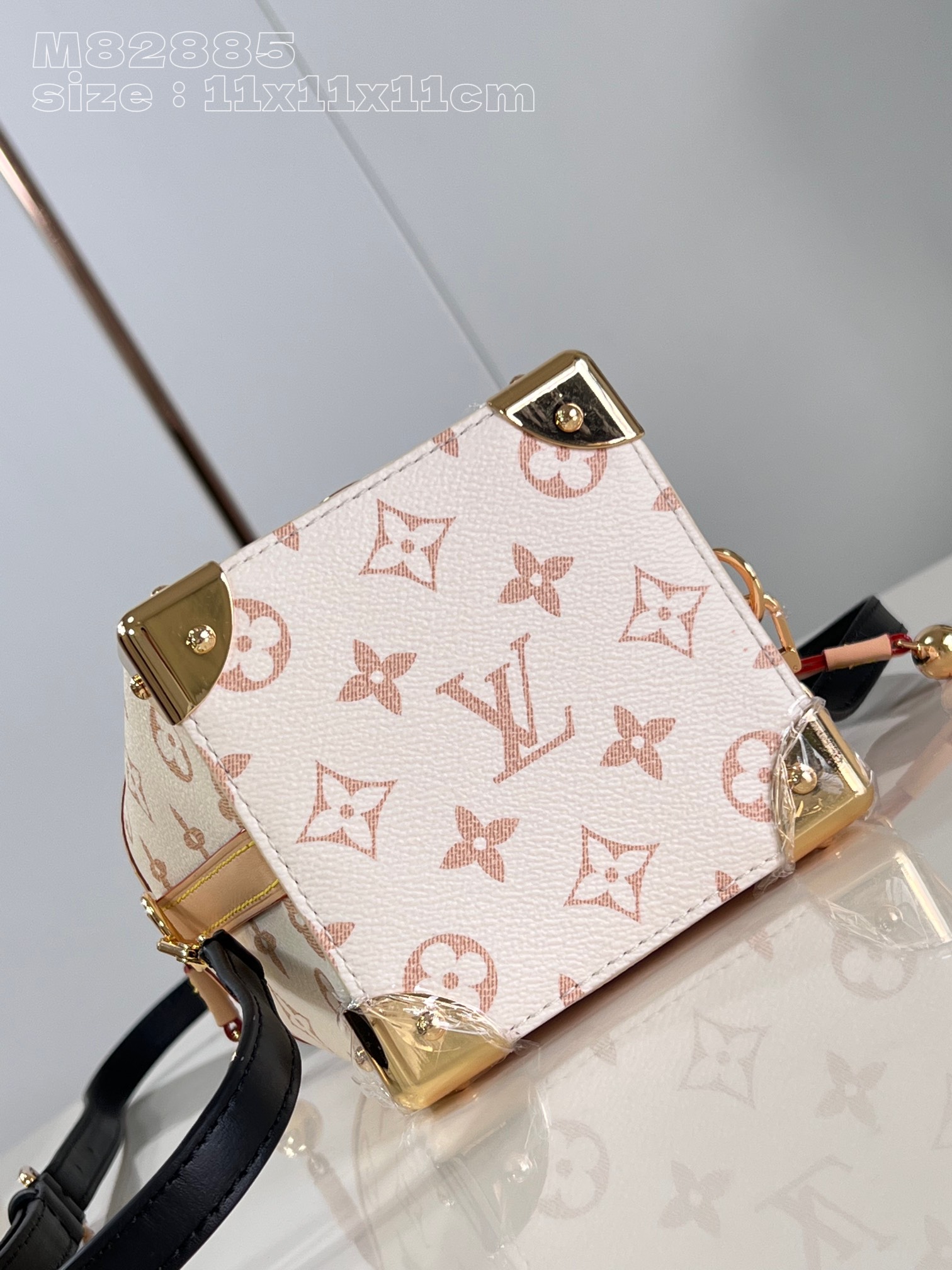 l**is V*t*n noé purse lv charms