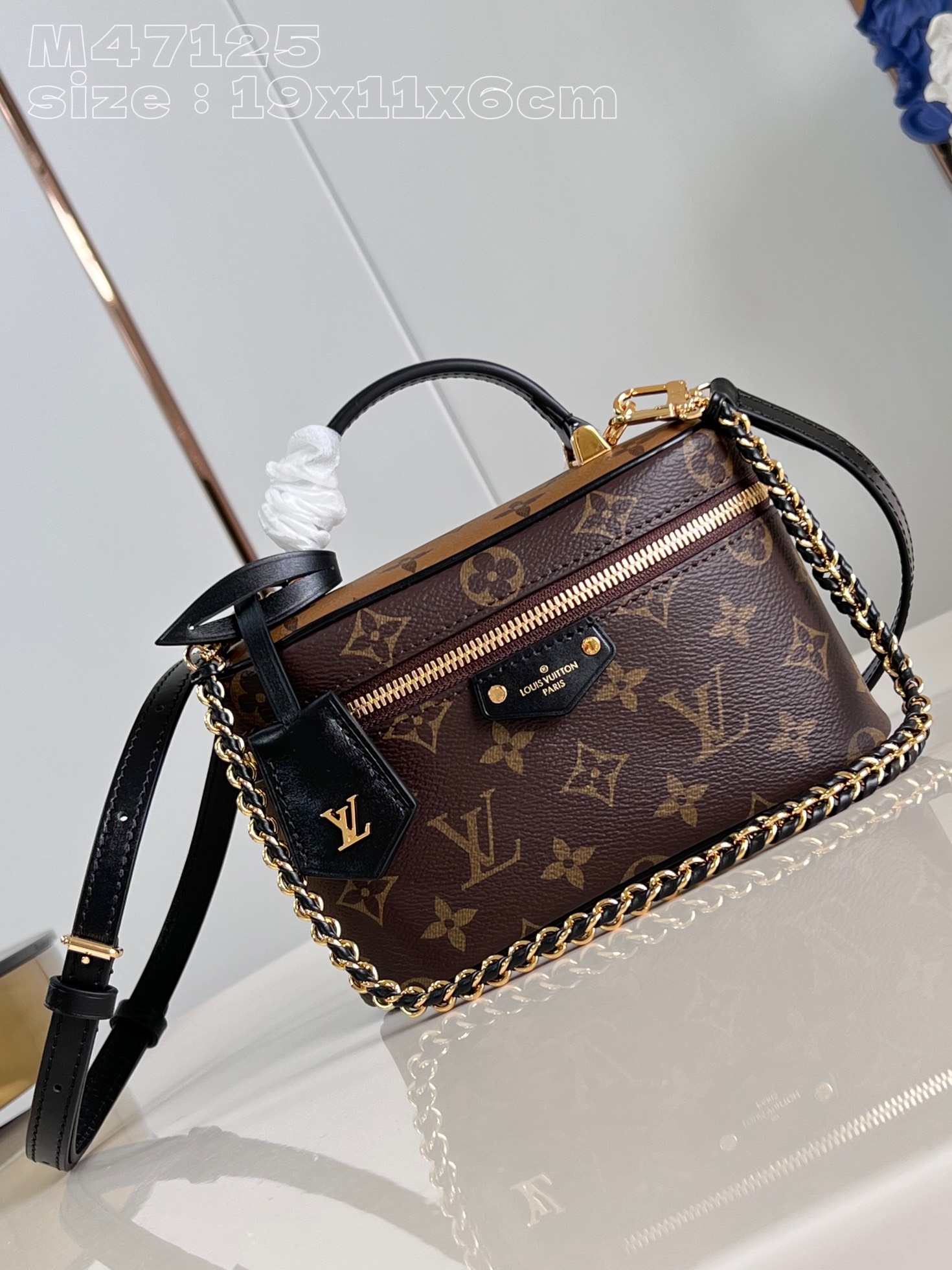 l**is V*t*n vanity chain pouch