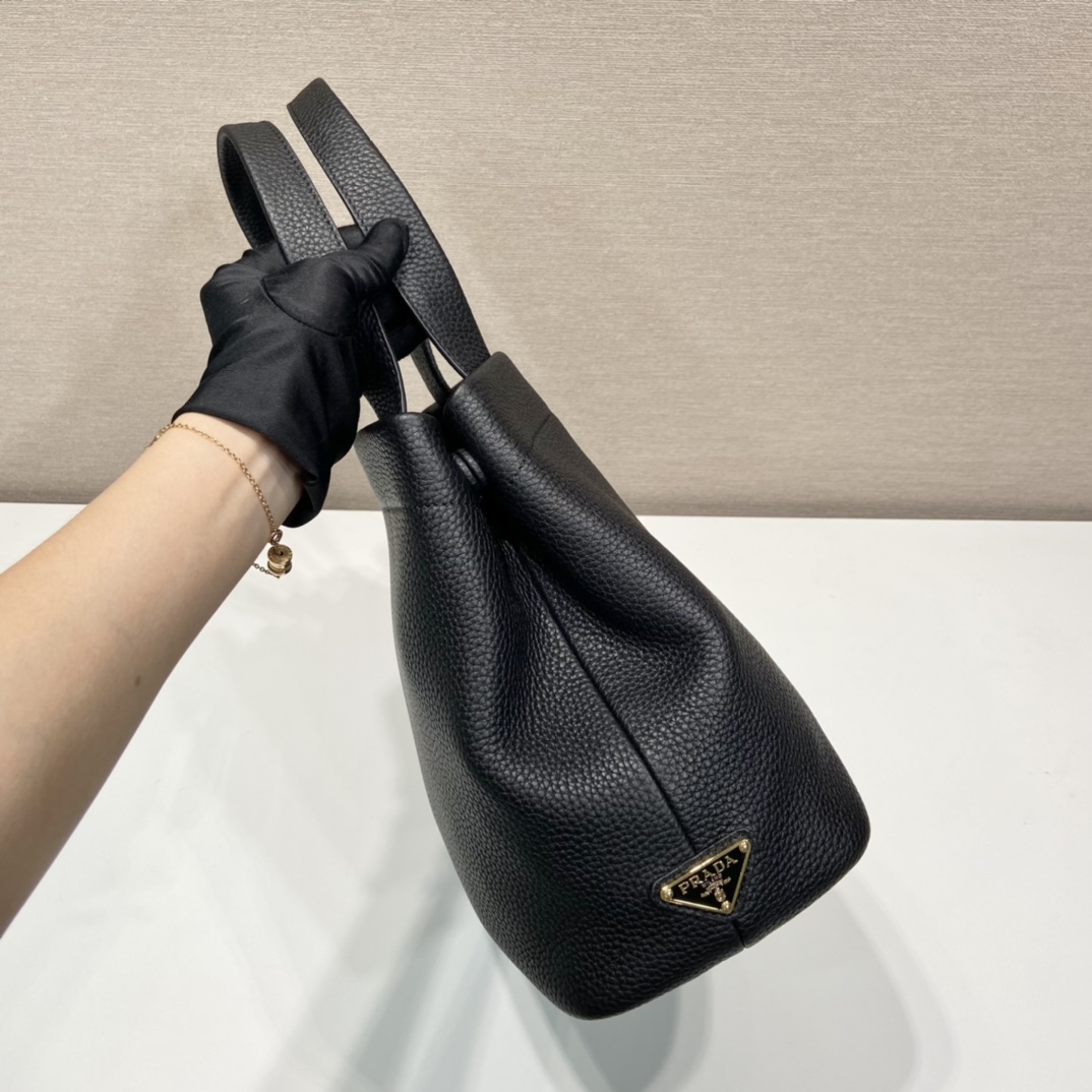Pra*a tote bag