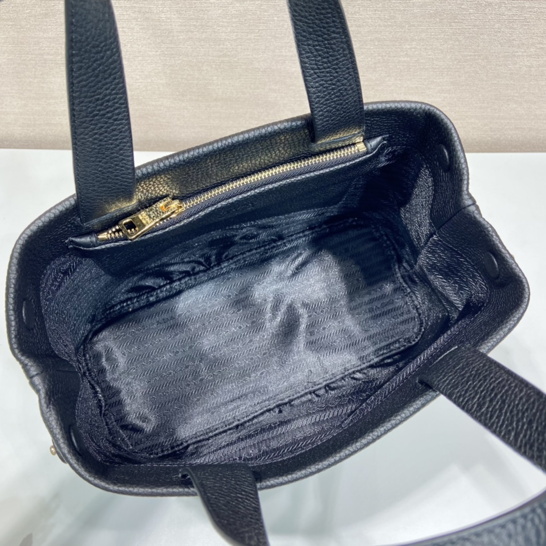 Pra*a tote bag