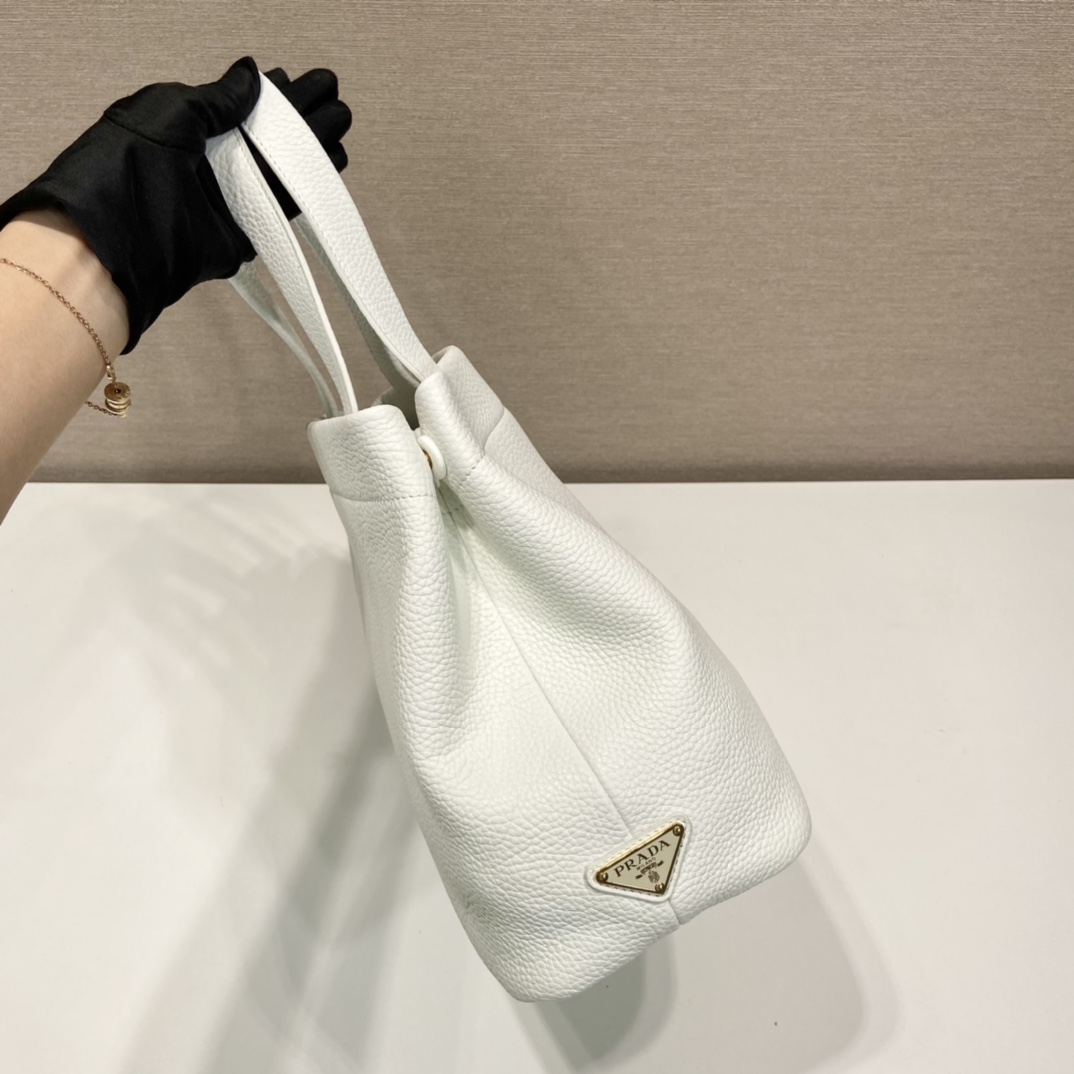 Pra*a tote bag